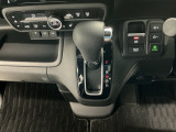 オートマチックシフトレバーは、手になじみ操作しやすい形状で安全運転にもつながります♪