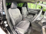 運転席まわりには十分なスペースがあり、大柄な方でもゆったり運転していただける環境です。