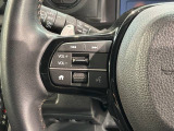 ステアリングにオーディオ操作スイッチが付いています。オーディオ画面に直接タッチしなくても操作が出来ますので、運転に集中できます。