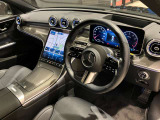 メルセデス・ベンツの内装のスイッチ類は、シンプルなつくりを採用しており、操作性の向上・誤操作の防止を大切にしております!