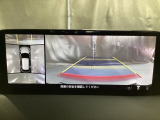 狭い場所での駐車やすれ違いなどでより的確な運転操作に役立つ360&deg;ビューモニターが装備されています。