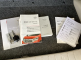 メンテナンスノート【整備記録簿】、取説も揃っています。便利なキーレスキーです。ボタンワンタッチで、ドアの施錠、解錠がらくちんです。