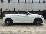 オープンカーならではのスタイルがほれぼれします。