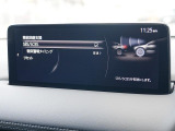 こちらのお車には先進安全装備が多数搭載されています。衝突被害を回避あるいは軽減するためのブレーキや、後方死角からの接近警報、車線逸脱を防止する警報装置など、詳しくはスタッフまでお尋ねください。