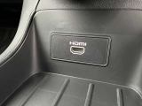 カーナビに連動したHDMIソケットも装備されております。