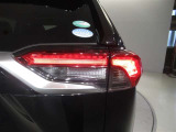 LEDテールライトです。省電力、高輝度のLEDは明るく照らすので夜間運転時の視認性を高めます。スタイリッシュな見た目で細かいところもこだわりたいあなたに!