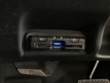ハンドルの左下にETCがついています。高速道路の料金所の通過も楽々です!。 カードの取り出しもしやすい場所についています。