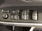 パワーウィンドは今や当たり前の機能ですが、無いと困る機能です。運転席からの操作で、全席の窓を振るオープンにしたり、フルクローズが可能です。