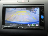 バックカメラの画像です。ガイドラインがスムースな車庫入れをサポートいたします。車庫入れの安心感がアップしますね。