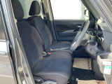 運転席まわりです。実際に座ってみて、乗り心地を体験してみてください。