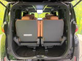 【パワーバックドア】スマートキーや運転席のボタンを押すだけでリアゲートが自動で開閉します!荷物を持っている時や、高い位置にあるバックドアを閉める際に便利な機能です♪