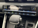 冬場に嬉しい運転席、助手席シートヒーター付きでポカポカ