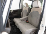◆運転席・助手席◆室内は、シートクリーニングや各部の徹底した清掃を実施し、消臭・除菌処理を行っています。しかも、全ての差上で天然成分の薬剤にこだわり安心・安全へも配慮しています。