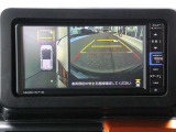 駐車時に限らず見通しの悪い交差点や狭路でのすれ違いなど、様々な場面で活躍するパノラマカメラ付です!