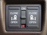 運転席からもスライドドアをボタン操作でスピーディーに開閉できます!またスマートキーでも操作できるので便利です。