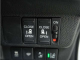 ◆両側電動スライドドア◆狭い駐車場でも乗り降りが楽々♪お子様が隣の車にドアを当ててしまう心配もございません!小さなお子様連れの方もこれで安心。