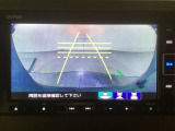 バックでの車庫入れも安心です! リアカメラが付いているバックモニター付のナビを装備しております。操作線もついており距離感も画面から確認できます。