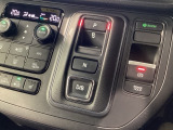 インパネシフトを採用しているので、前席の足元も広々としています。運転席と助手席の行き来もスムーズです!