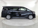 両側パワースライドドア付きだから、狭い駐車スペースなどでの 乗り降りラクラク!小さなお子さまのいるご家庭には嬉しい装備。