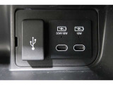 スマートフォンなどの音楽再生が可能なUSB(タイプC対応)接続ジャック装備車両です♪♪♪