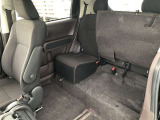 後部座席を跳ね上げると大きな荷物がのせられます。