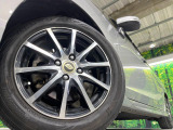 【15インチアルミホイール】外観にマッチしたアルミホイールを装着しております。各種アルミホイールや、スタッドレスタイヤも取扱いしております。是非ご相談ください♪