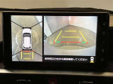 【パノラミックビューモニター】映像で、見づらい車両周辺の確認をアシスト。クルマを真上から見ているような映像を表示。 運転席から確認しにくい車両周囲の状況を把握。