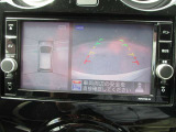 アラウンドビューモニターで車の周囲の情報が室内でわかります。