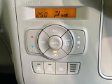 【オートエアコン】一度お好みの温度に設定すれば、車内の温度を検知し風量や温度を自動で調整。暑い&hellip;寒い&hellip;と何度もスイッチ操作をする必要はありません。快適な車内空間には必須の機能ですね♪