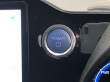 エンジンスタートスイッチです。キーが車内にあれば、エンジンの始動や停止はスイッチを押すだけ!キーを取り出す手間を省き、ワンプッシュで操作できるので簡単でスムーズです。