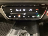 プラズマクラスター付き・オートエアコンがついてますので、お好みの温度をセットするだけで風の強さや風量を自動で調整します。スイッチも簡単操作で快適に過ごせます。