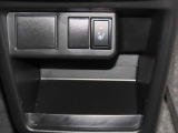 運転席にはシートヒーターも装備しております☆