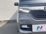 【LEDヘッドライト】悪天候や夜間走行時も良好な視界を確保し安心して運転できる高輝度LEDヘッドライトを装備!点灯速度が早く、消費電力も抑えられています。