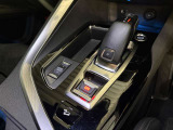 シフトレバーも操作性良く出来ています。運転縞柄ドライブモードを切り替え可能です。