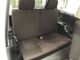 【後部座席】も当然、綺麗・清潔に仕上げております。内装の綺麗なお車は気持ちが良いですし、コンディションのいい車が多いです。これもオススメの1台です。