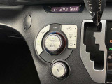 オートエアコンは温度を設定するだけで、自動で風量などを設定してくれます。運転しながら操作も必要ないので、安全性も向上します。