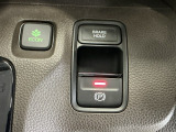 パーキングブレーキはスマートな電子制御式と合わせて渋滞時等にブレーキペダルから足を離しても停車状態を保持してくれるオートブレーキホールド機能で運転が楽になります。スタートはアクセルペダルを踏むだけ