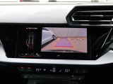 バックカメラ駐車時、後退時に後方を確認する事ができる安全快適装備になります映像だけでなくセンサーにより障害物の距離もドライバーに直感的に伝えてくれる機能になります。