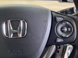 ハンドルにHondaセンシング系のクルーズコントロールやレーンキープアシストなどの操作スイッチが装備されています。ハンドルから手を離さず安全に操作できます。