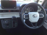 痛みの出やすい運転席シートの角、フロアマット、座面、ともに良好です