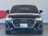 Audiの象徴であるシングルフレームグリルをよりワイドで低くシャープなデザインとすることでワイド&ローのフォルムを協調しています。