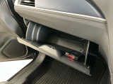 【グローブボックス】収納スペースが沢山あるので車内が散らからずに助かります。ちょっとした物を入れるのにいいですね♪