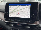 日産純正のカーナビが付いておりますので知らない所でもサポートしますので安心ですね。色々な機能でドライブも快適ですね。
