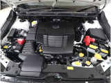 ■スバルと言えば水平対向エンジン。車体の低い位置に搭載されているので、万一の衝突時には、エンジンルームの下へ潜り込み、室内の乗員の被害軽減に貢献致します。