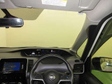 ドライバー目線で、使いやすく安全操作性と良好な視界を実現した運転席です。