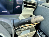 オートライト機能付きです♪またハイビームアシストで、先行車または対向車や周囲の明るさなどに応じ、自動的にハイビーム(上向き)とロービーム(下向き)を切り替えます♪