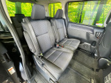 後部座席も気になるようなキズ・汚れやへたり等、大きなダメージはなく、良好な状態です。