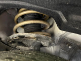 お車を安心してお乗りいただく為には、足回りの定期点検が欠かせません。サービスサポート(有償保証)では無料点検もご提供しており、安心のカーライフをお過ごしいただけるサポート体制が整っています。