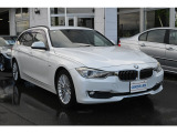 2013モデルの320Dツーリング・ブルーパフォーマンス。Luxury。ヒーター付きブラックレザーシートと17インチアルミの仕様です。