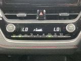 オートエアコンは温度を設定するだけで、自動で風量などを設定してくれます。運転しながら操作も必要ないので、安全性も向上します。